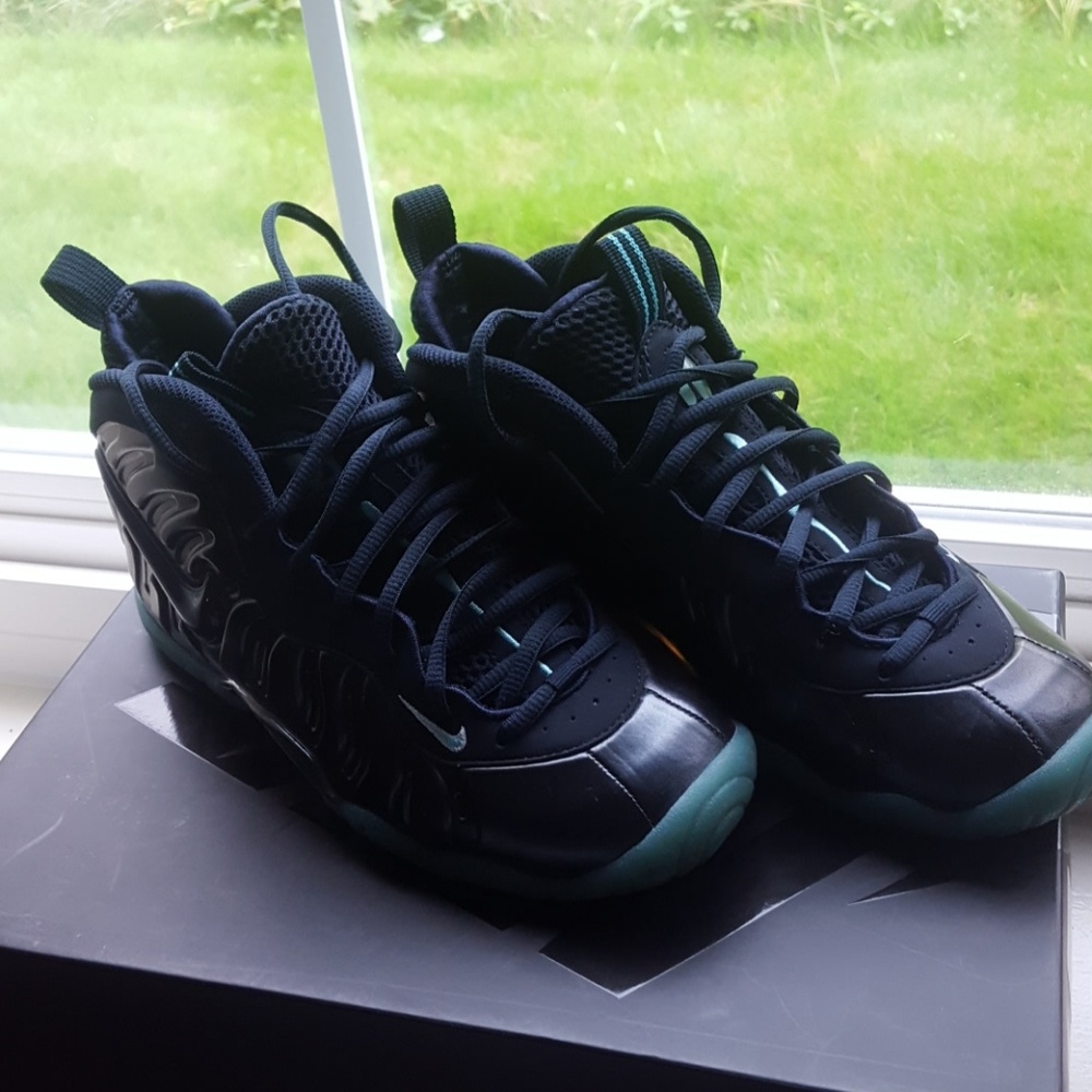 Shoes - Picture 2 of 8